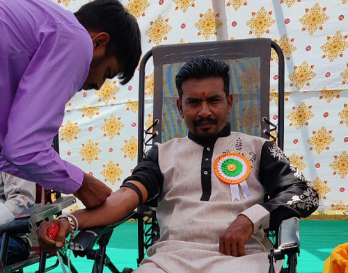 We rise by lifting others.