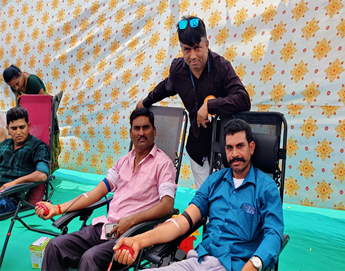 We rise by lifting others.