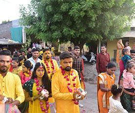 We rise by lifting others.