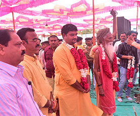 We rise by lifting others.