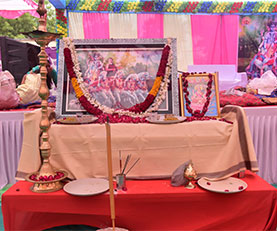 We rise by lifting others.