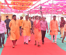 We rise by lifting others.