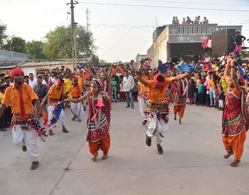 We rise by lifting others.